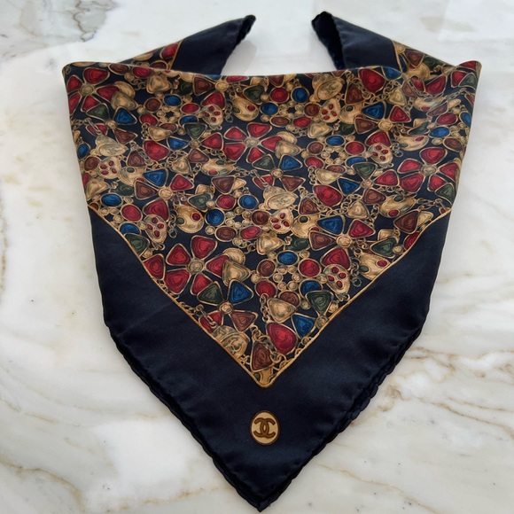 CHANEL SILK SQUARE SCARF 16.75” X 16.75” NWOTS! - Picture 13 of 17